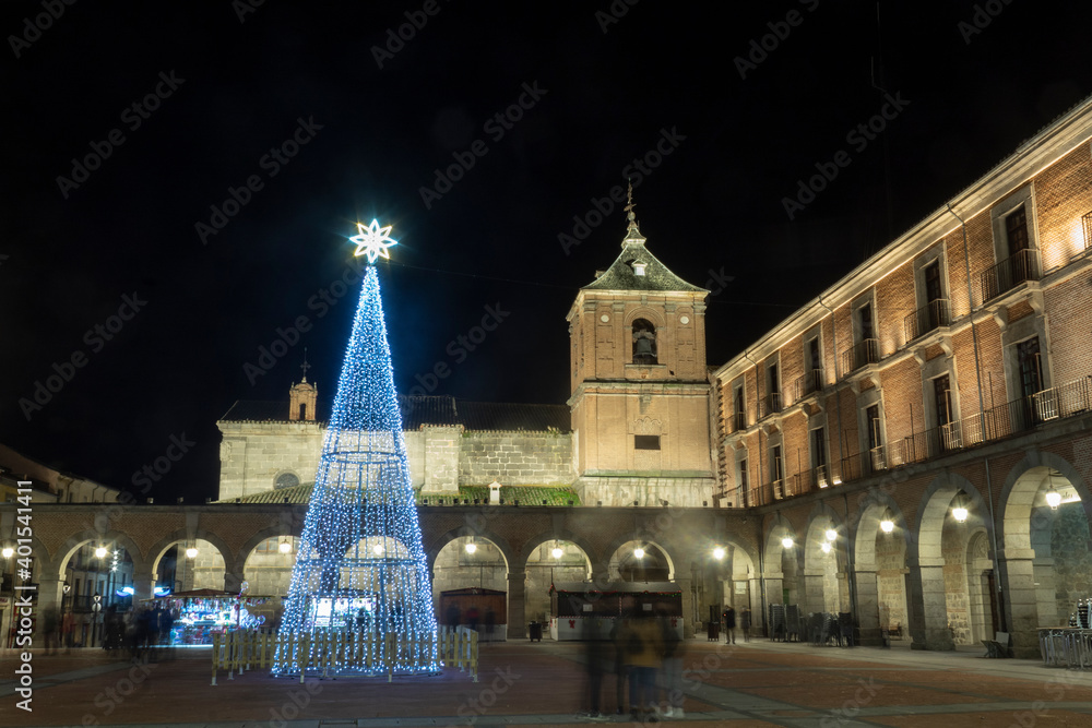 People walking by the city center, iluminated by a LED Christmas tree, at Christmas Eve