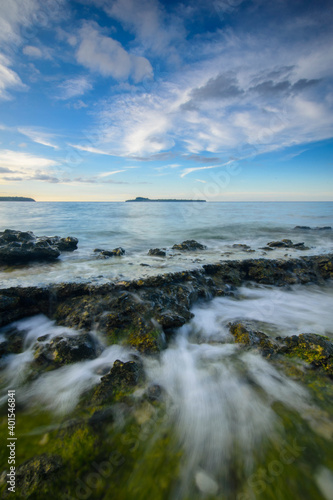 Simultaneous movement of clouds and sea water