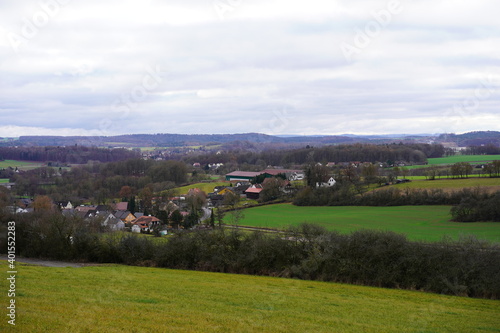 Dörfliche Panoramalandschaft bei Coburg in Bayern