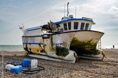 Beached fishing boat in Kent 6778