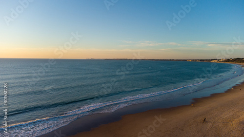 Fototapeta Naklejka Na Ścianę i Meble -  A vista de pájaro desde una playa española.