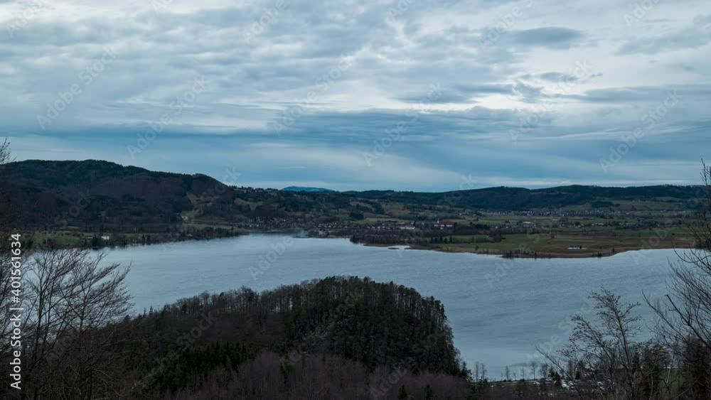 Zeitraffer Kochelsee mit Schlehdorf und Großweil vom Abend bis in die Nacht bei wolkenverhangenem Himmel Zeitraffer Kochelsee mit Schlehdorf und Großweil vom Abend bis in die Nacht bei wolkenverhangenem Himmel