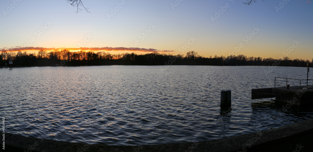 Fototapeta premium Panoramic view of city lake Maschsee at sunset in Hanover, Germany