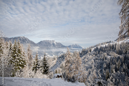 Schneelandschaft im Winter in den Bergen in Österreich