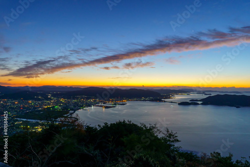 山口県下松市笠戸島を望む夜明けの風景