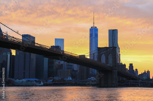 final de tarde ensolarado em nova Iorque com a sombra dos prédios em manhattan  