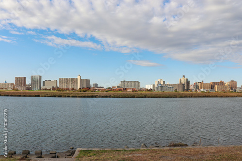 川崎市側から見た多摩川（神奈川県川崎市川崎区） © sirius