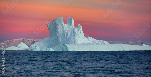 Images of ice bergs in Antartica