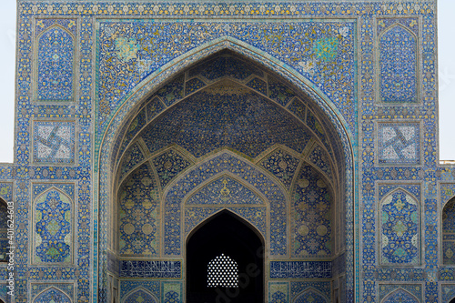 Slika na platnu Iwans in the main courtyard of the Shah Mosque, located on the south side of Naghsh-e Jahan Square, Isfahan, Iran