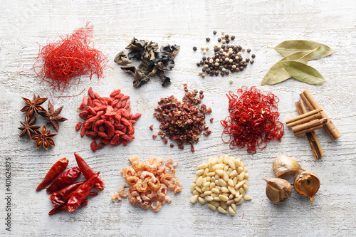 Fototapeta Naklejka Na Ścianę i Meble -  中華スパイスと中華素材