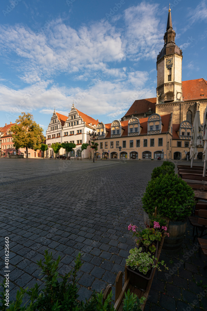 Die Wenzelkirche am Marktplatz in Naumburg/Saale an der Straße der Romanik, Burgenlandkreis, Sachsen-Anhalt, Deutschland