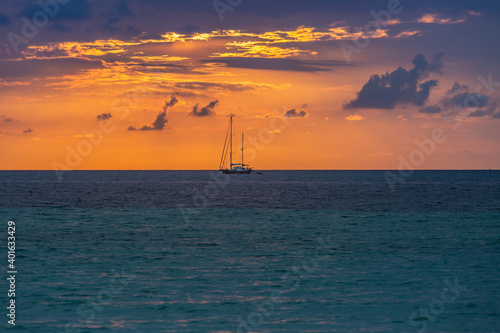 barco atardecer © danieldiez