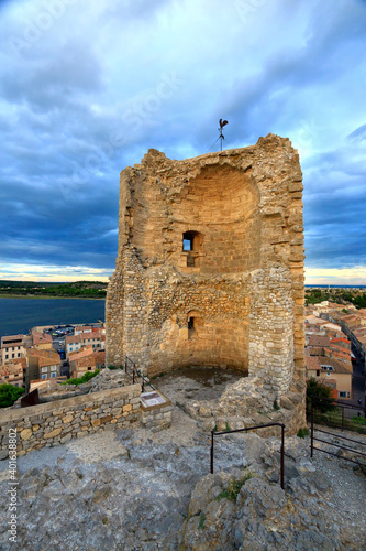 Gruissan et sa tour Barberousse photo