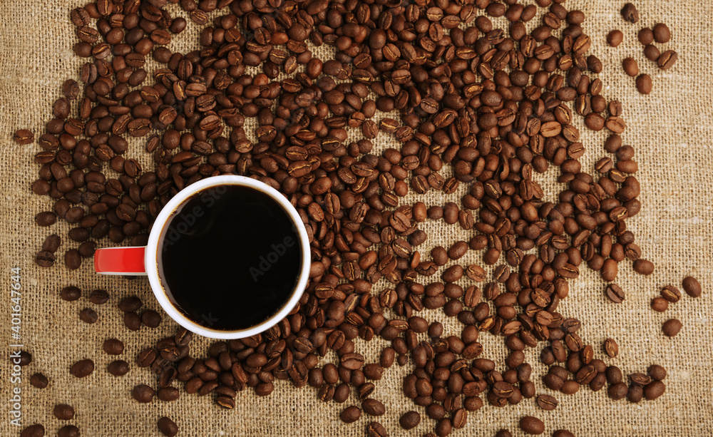 Naklejka premium coffee cup and coffee beans