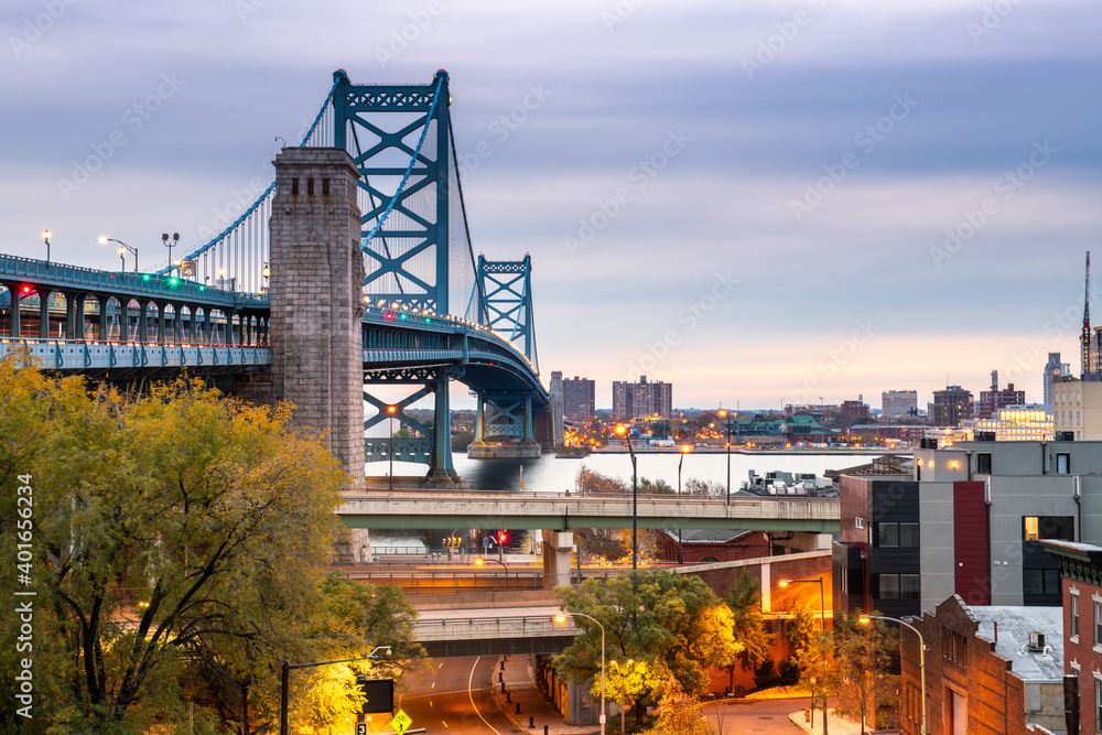 Fototapeta premium Philadelphia, Pennsylvania, USA at Benjamin Franklin Bridge