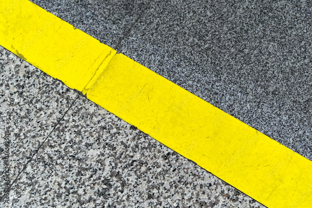 Fototapeta premium Yellow line