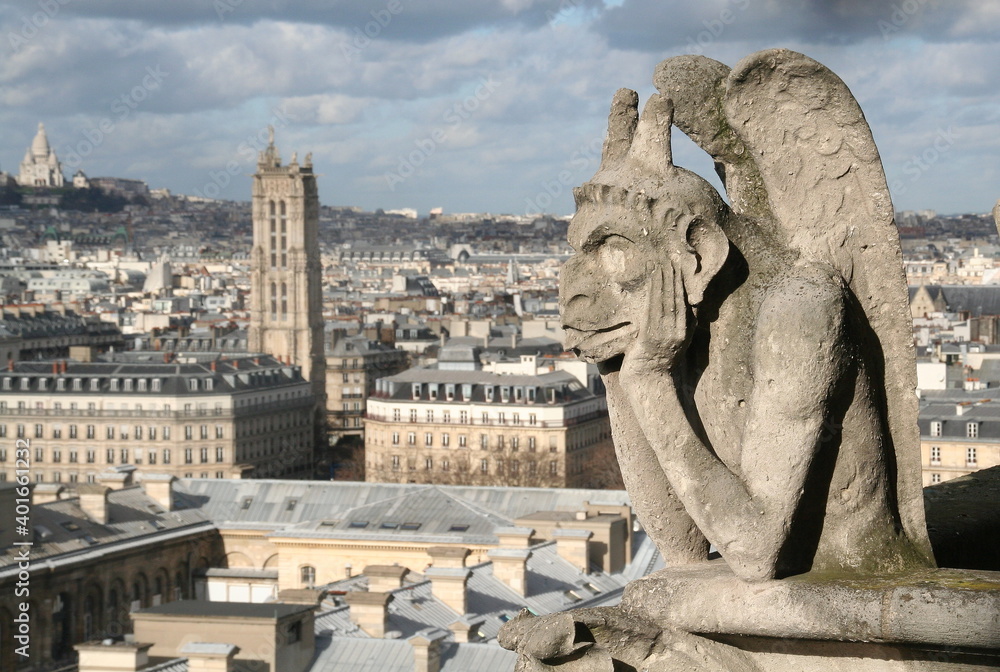 Fototapeta premium Gargouille de Notre dame et sacré coeur
