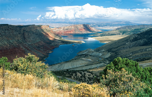 Fototapeta Naklejka Na Ścianę i Meble -  Flaming Gorge Reservoir in Wyoming and Utah, USA
