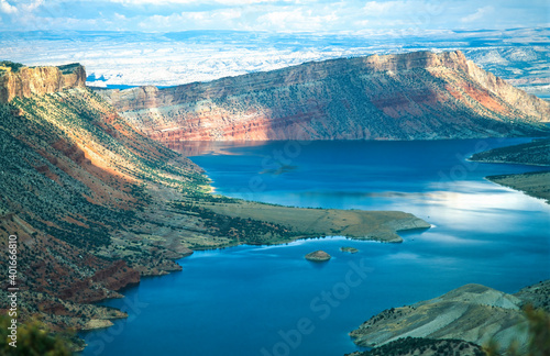 Flaming Gorge Reservoir in Wyoming and Utah, USA © Gerwin Schadl