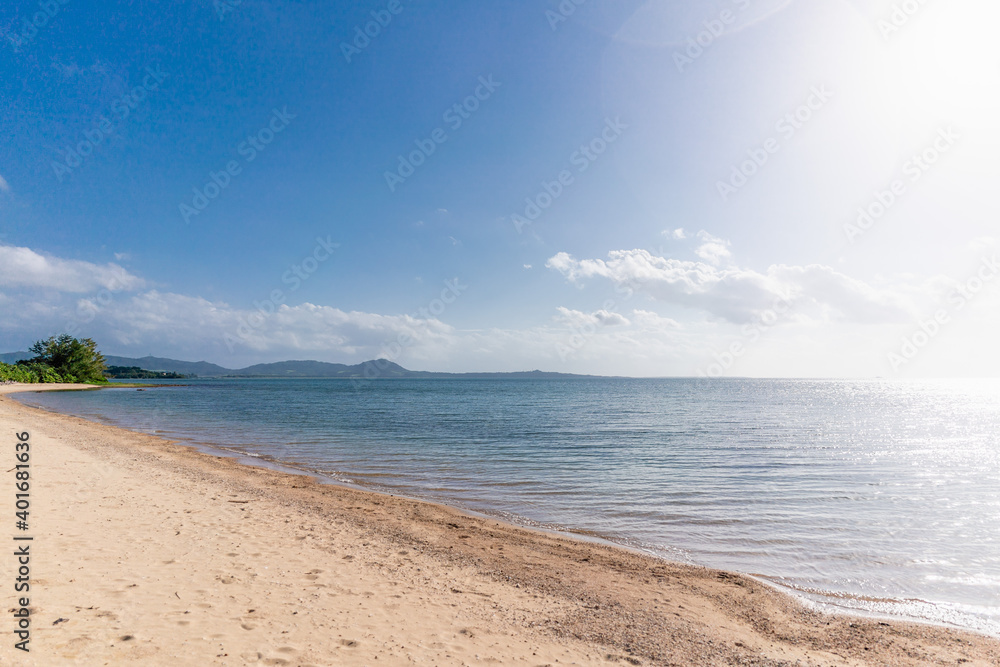 石垣島の砂浜と太陽