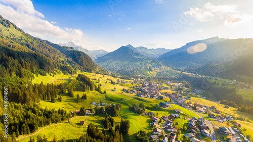 Sonniger Blick ins Kleinwalsertal Riezlern