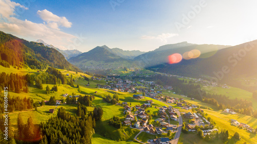 Foto Sonniger Blick ins Kleinwalsertal Riezlern