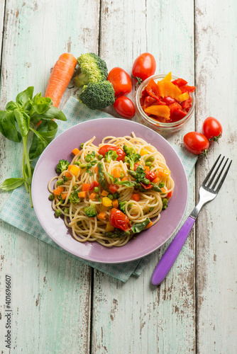 vegetarian spaghetti with mixed vegetables