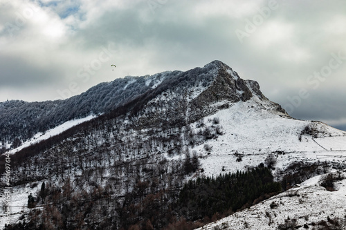 Subida al Ernio con nieve nevado