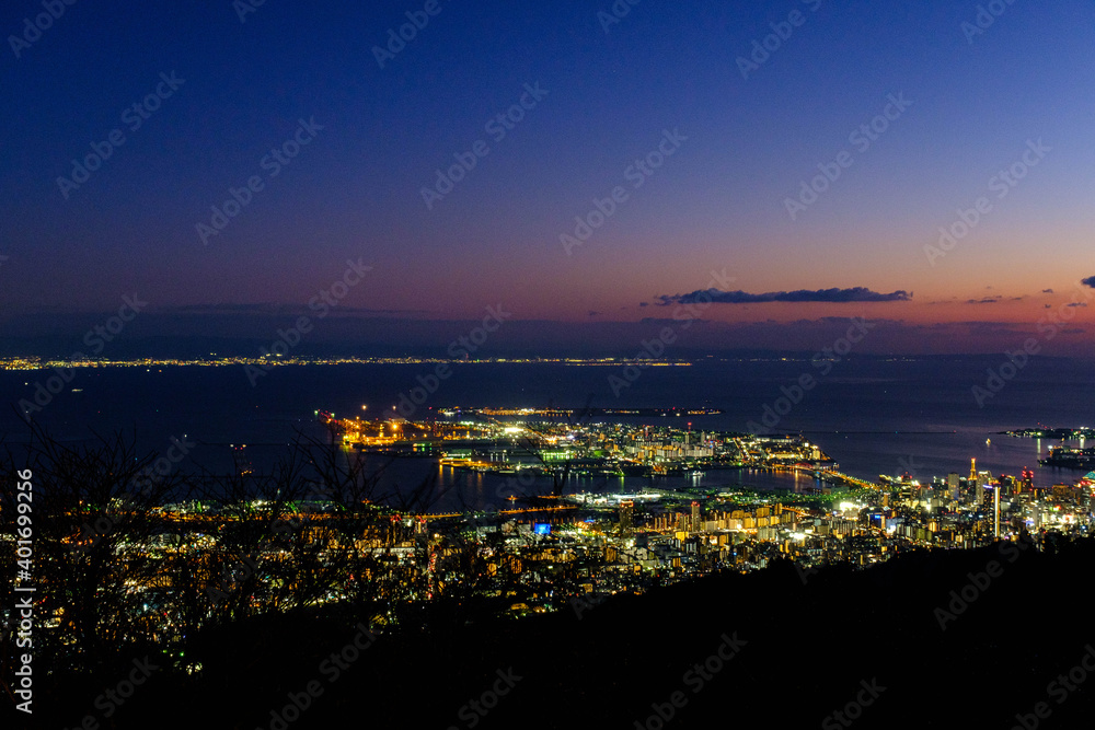 日本三大夜景の摩耶山掬星台からの夜景。神戸市街地、ポートアイランドをのぞむ