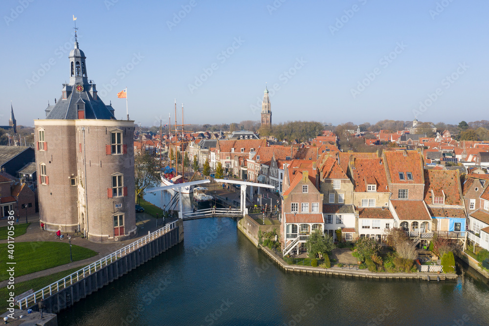 Obraz premium Overview drone photo of the harbor of historic Enkhuizen with the dromedary tower and a white drawbridge