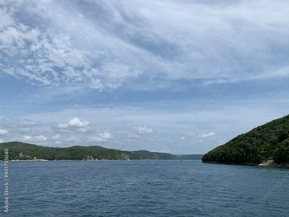 Limski Kanal Fjord zwischen Rovinj und Vrsar Istrien Kroatien Adria Mittelmeer - Altstadt mit Gassen im Sommer Limski Kanal Fjord zwischen Rovinj und Vrsar Istrien Kroatien Adria Mittelmeer - Altstadt mit Gassen im Sommer