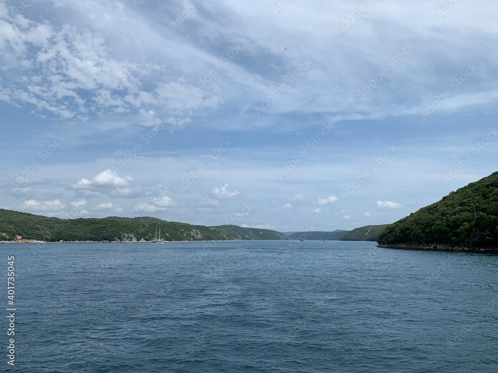 Limski Kanal Fjord zwischen Rovinj und Vrsar Istrien Kroatien Adria Mittelmeer - Altstadt mit Gassen im Sommer Limski Kanal Fjord zwischen Rovinj und Vrsar Istrien Kroatien Adria Mittelmeer - Altstadt mit Gassen im Sommer