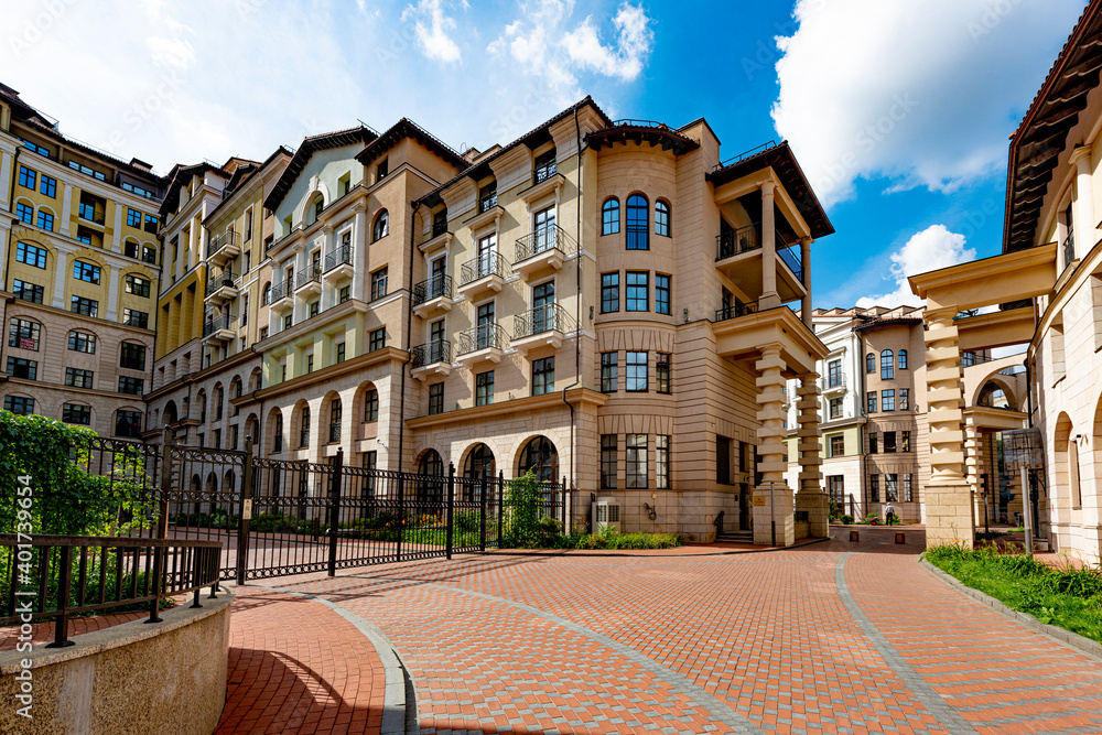 Obraz premium prestigious residential area with houses in the center of Moscow on a clear summer day