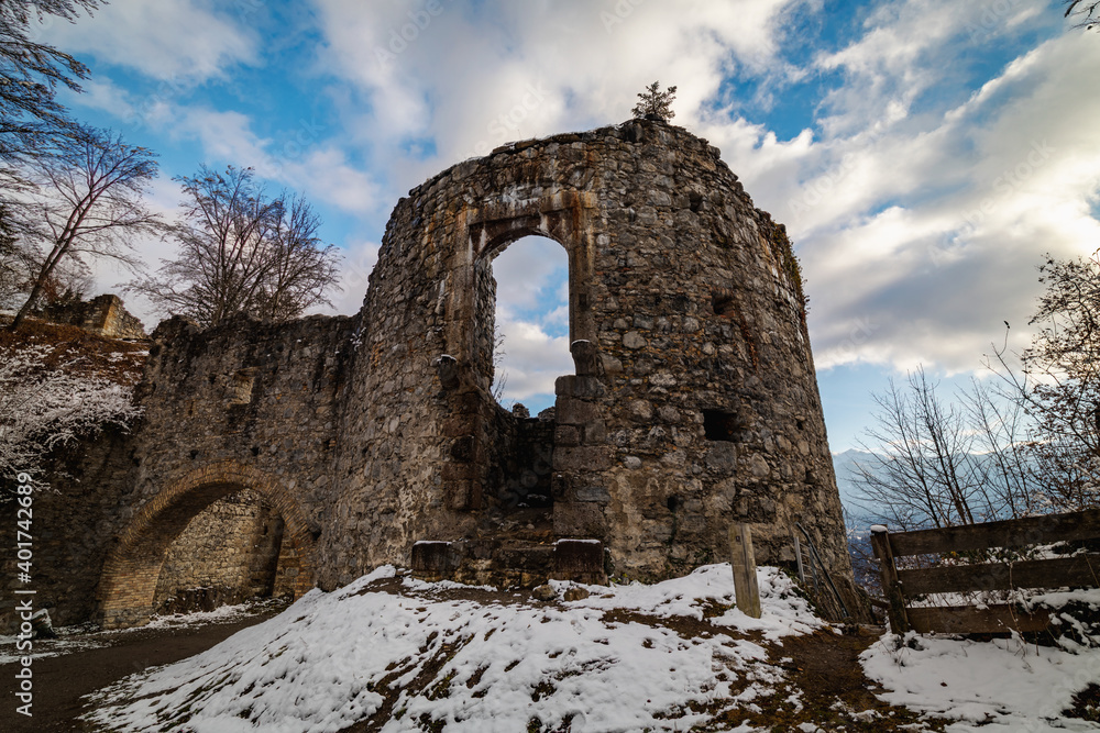 ruins of the old castle thuar.tirol 2020