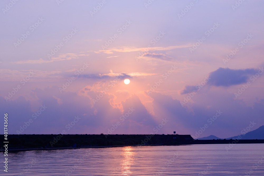 青みがかった朝日 青みがかった朝日