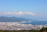 日本平より望む富士山　日本平は、静岡県静岡市駿河区と清水区の境界にある高台で、駿河湾、富士山、伊豆半島などが一望できる