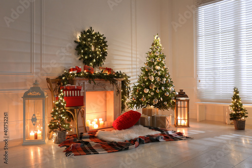 Canvas Print Beautiful Christmas themed photo zone with fireplace and fir decor