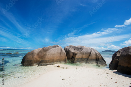 Granies rocks on beach © Robin Weeks