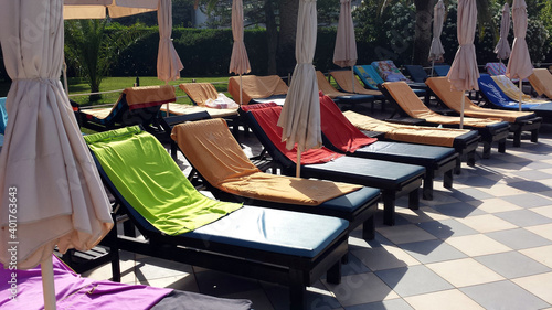 Reservation of sun loungers by the pool by placing the towels