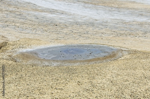 Wulkany błotne w Berce