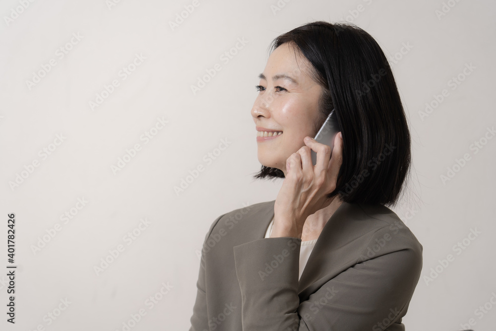 スマートフォン 女性 スマートフォン 女性