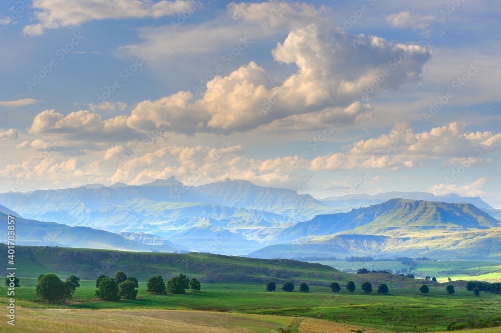 Fototapeta premium HOSDON''S PEAKS, aka the Giant's Cup, Southern Drakensberg, Kwazulu Natal. This region contains highest peaks south of Kilimanjaro