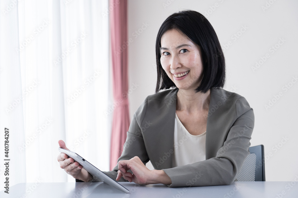 スマートフォン 女性 スマートフォン 女性