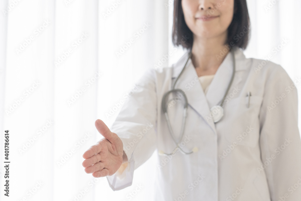 白衣の女性 白衣の女性