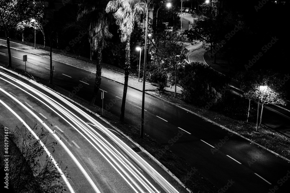 A grayscale shot of an empty road during the night - obrazy, fototapety, plakaty 