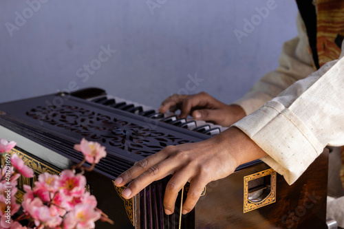 Fotografie wooden musical instrument - harmonium