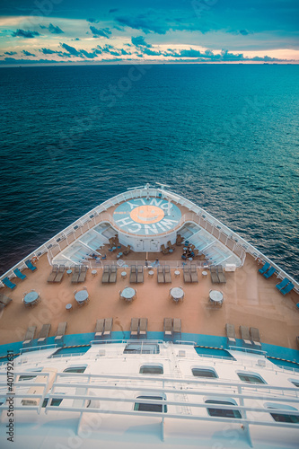 Canvas Print Cruising on the sea on a relaxing day