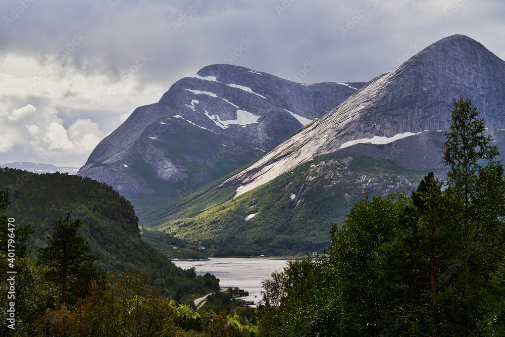 Fototapeta premium lake in the mountains