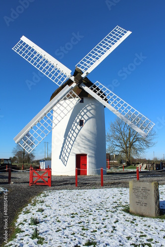 Quadro em tela Elphin Windmill, an 18th century tower mill, restored in 1996 and now fully operational