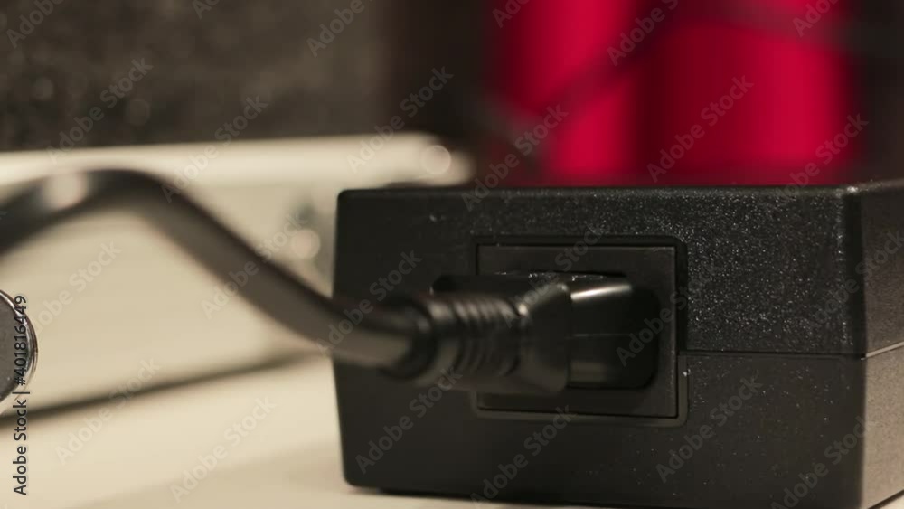 Connecting the cable conector to the power supply Connecting the cable conector to the power supply